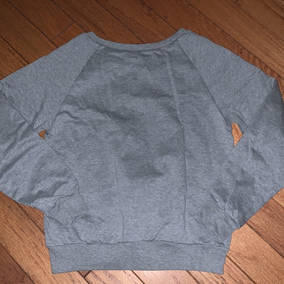 Cute gray sweater with embellishment ✨ - Picture 4 of 4